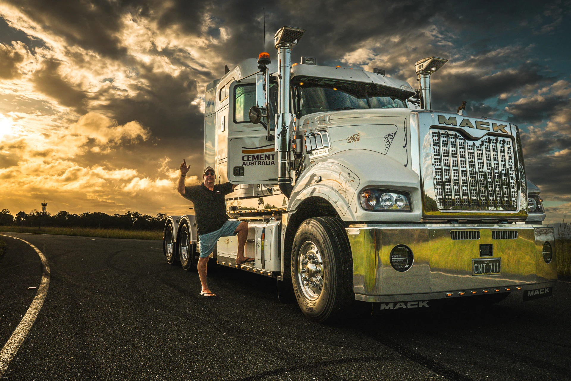 McDonalds Linehaul Services – 2025 Mack Superliner